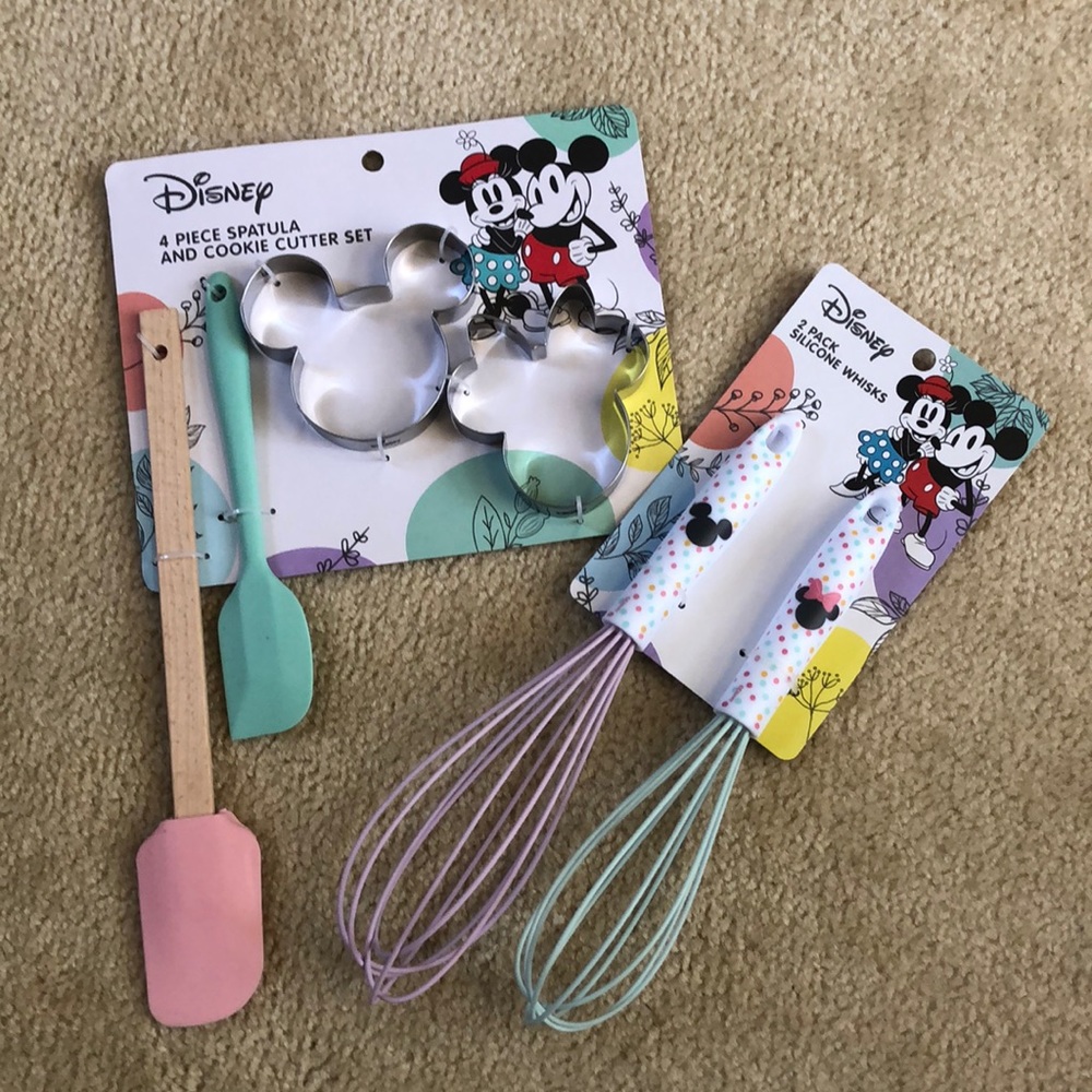 NEW Mickey Minnie Spatula Cookie Cutter Whisk Set